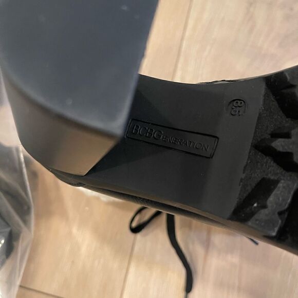 PALLI FAUX SHEARLING LACE-UP BOOTIE BCBGeneration - Picture 13 of 14